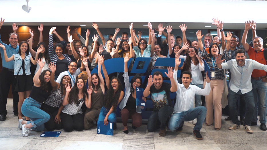 Foto de jovens bolsistas na sede do CIEE SP